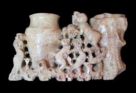 Alte, imposante Speckstein-Figurengruppe / Pinselhalter (1)
