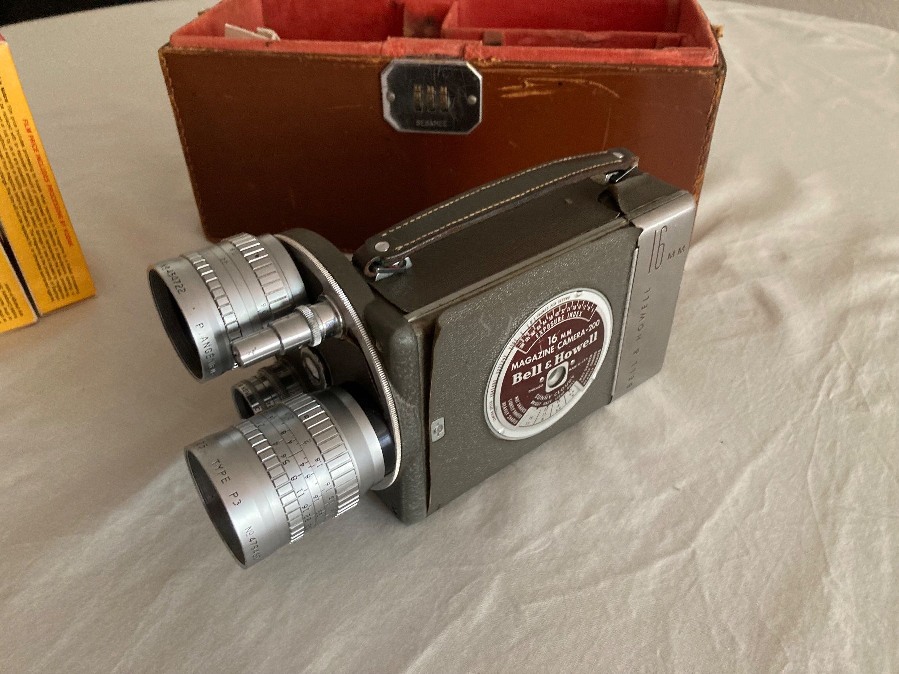 Camcorder: Caméra 16 mm Bell & Howell avec 3 optiques mythiques – Gebraucht aus Genève von Patchmaster