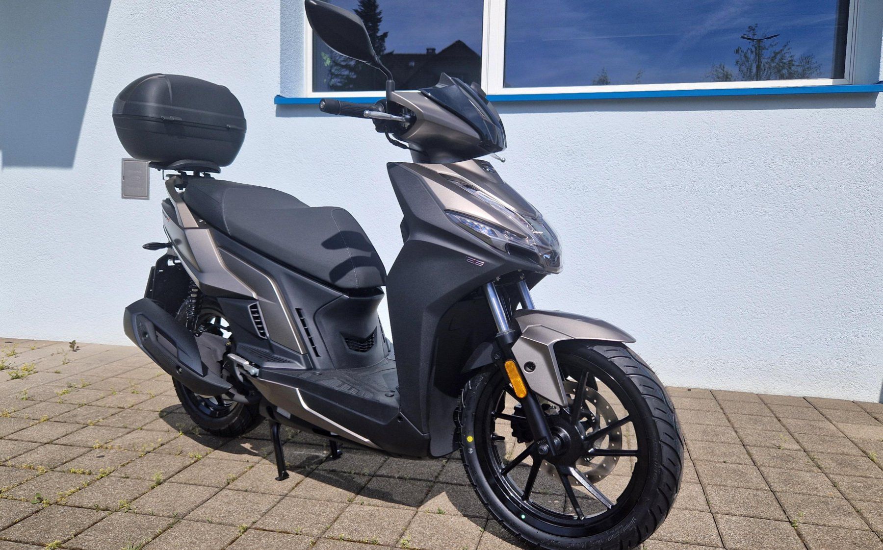 Kymco Scooters: Kymco Agility 125ccm Scooter Roller NEU Moto – Neu und originalverpackt aus Wetzikon ZH von MOFAG-AG