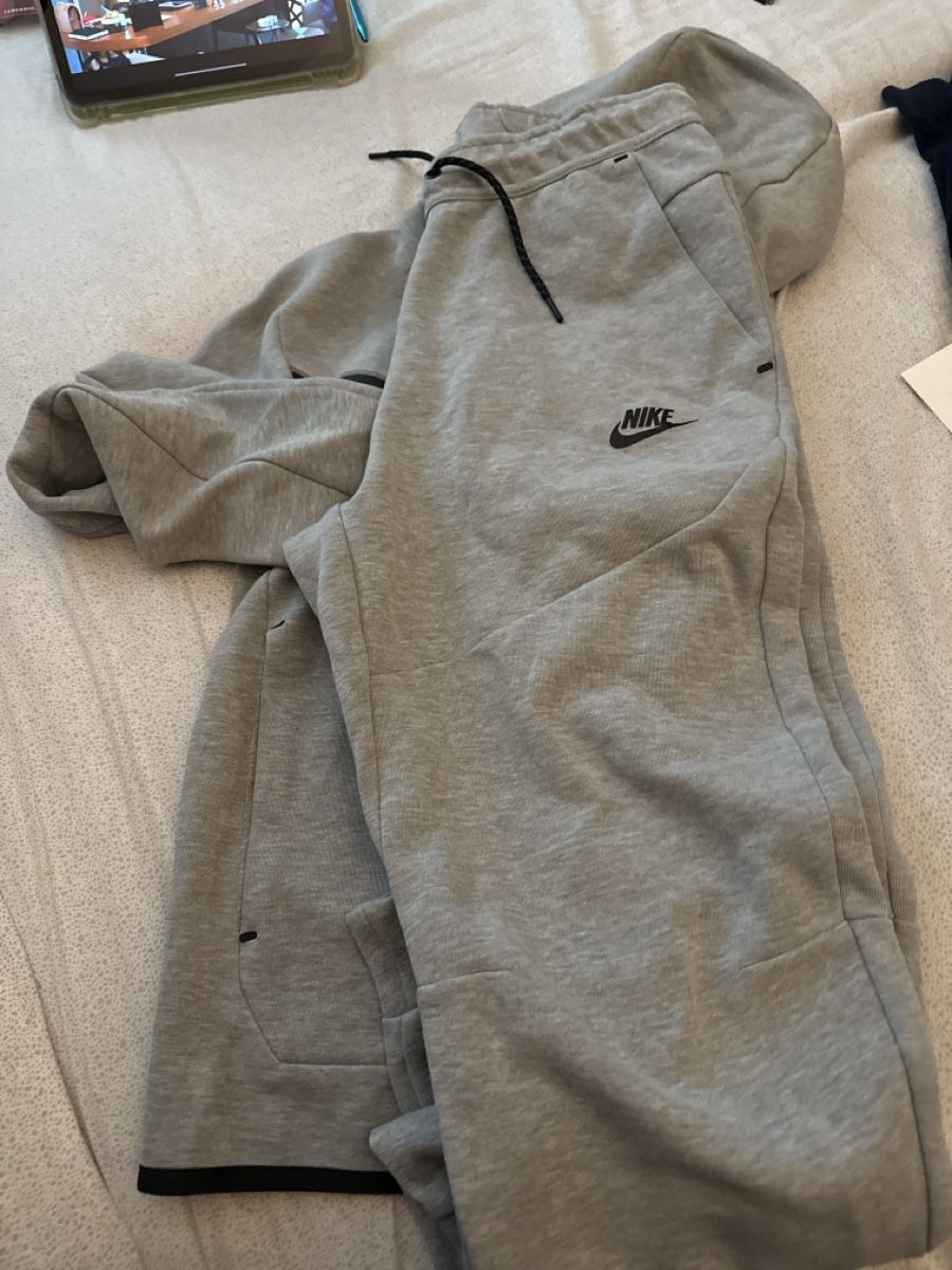 Nike Giacche: Grauer Nike Tech Fleece Jogginganzug Grösse S – Usato da Oberwil BL venduto da Zenga60 3