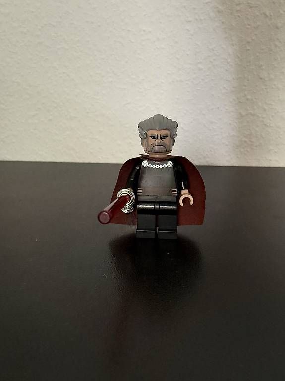 Lego Statuette: LEGO Star Wars Count Dooku Minifigur – Usato da Zürich venduto da Liam_Hess
