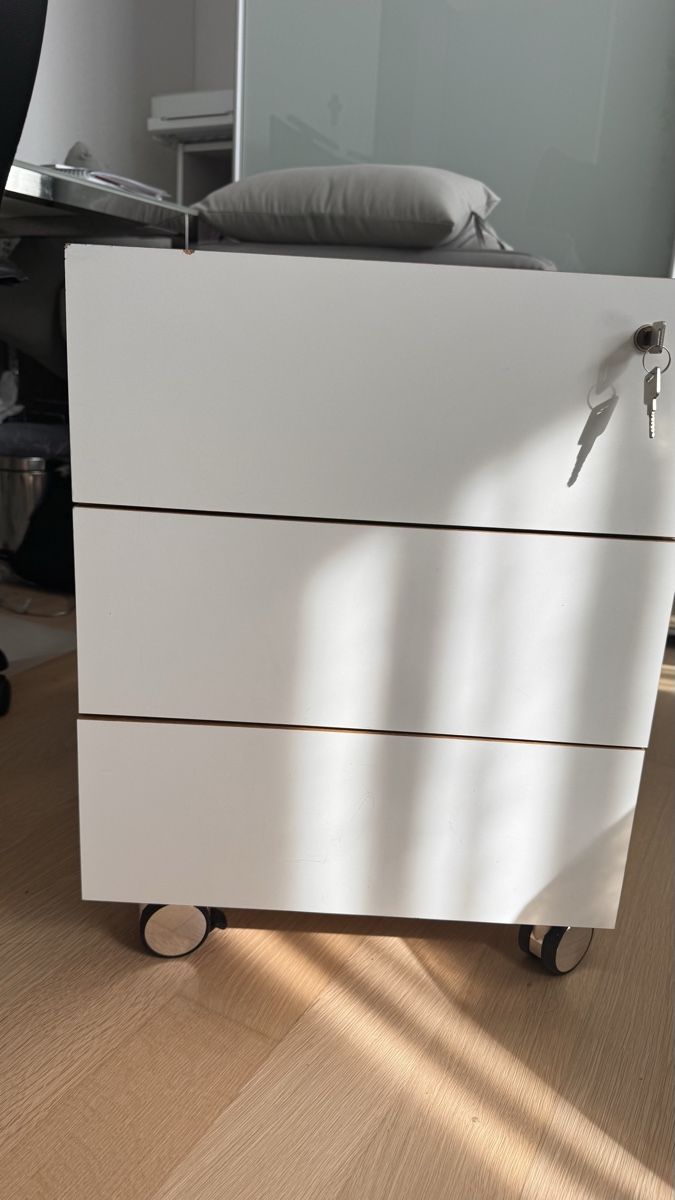 Korpus: Rollcontainer weiss, abschliessbar, auf Räder – Gebraucht aus Staad SG von kil_bnv5 1