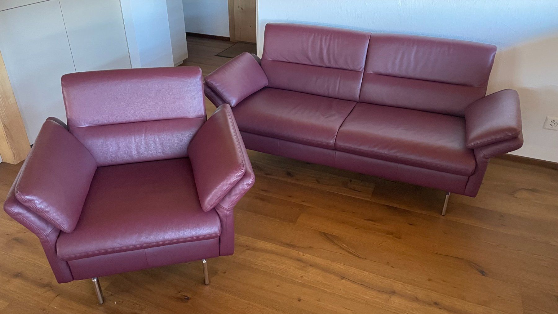 Divani: Echtes Leder Sofa Weinrot – Usato da Rotkreuz venduto da pschwerz