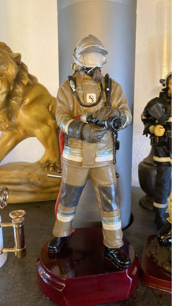 Sculture & Statue: Rare : Collection de 3 pompiers suisses – Usato da Bursinel venduto da SeveralLives