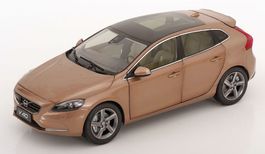 Volvo V40 II Phase I 2012-2016 hellbraun met. 1:18 von Paudi