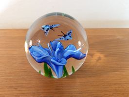 Presse papier en verre Fleur & papillons bleu