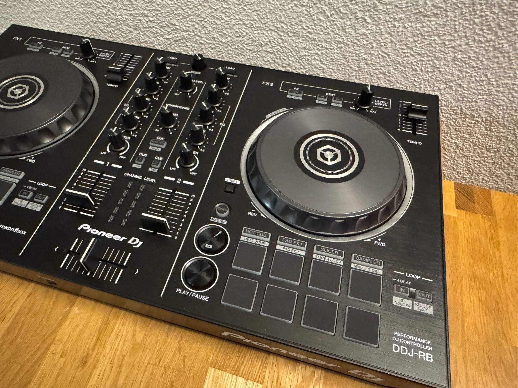 Pioneer Console di mixaggio: Pioneer DJ DDJ-RB DJ-Controller – Usato da Unterkulm venduto da mdd_designs 2
