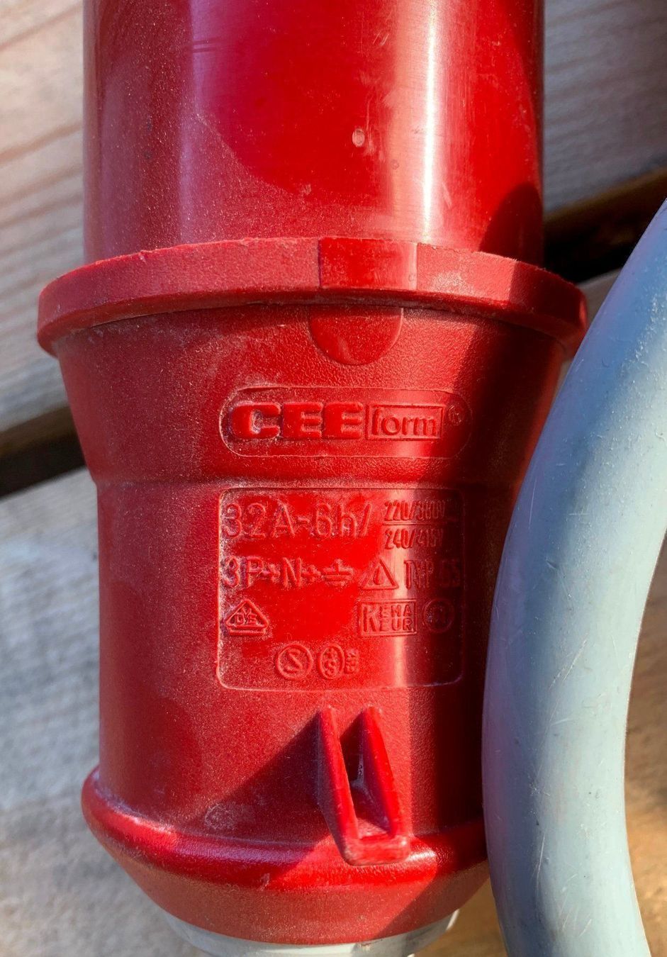 Spine: FI Schutz 25A 15mA CEE 400V 32A – Usato da Lodrino venduto da Stema 2