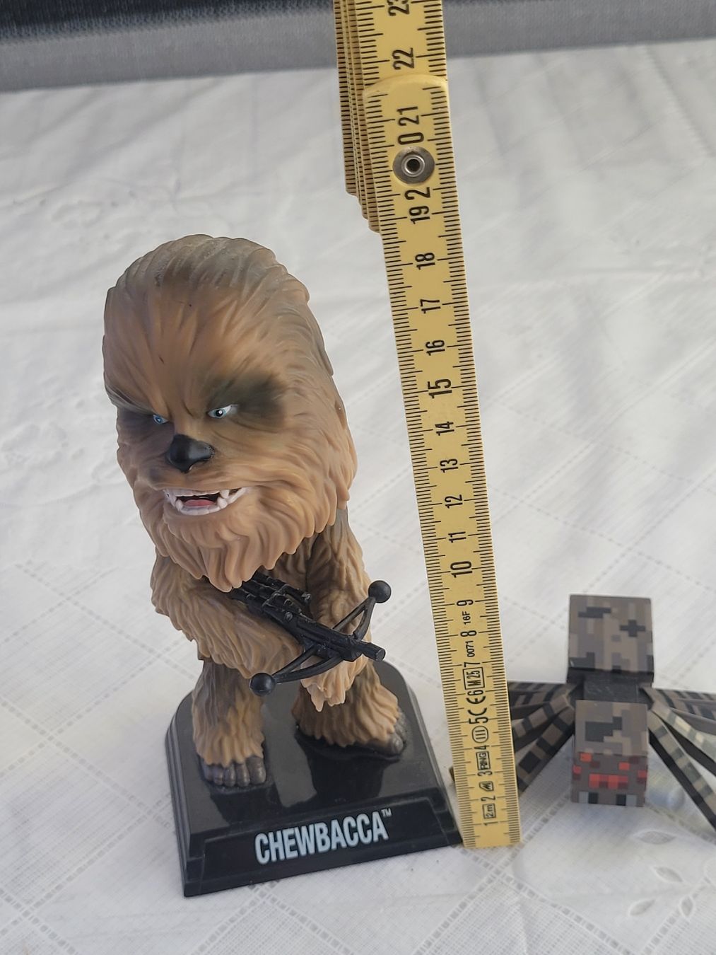 Giocattoli: Von 2015 Chewbacca Wackelfigur – Usato da Buttikon SZ venduto da Corendo 6