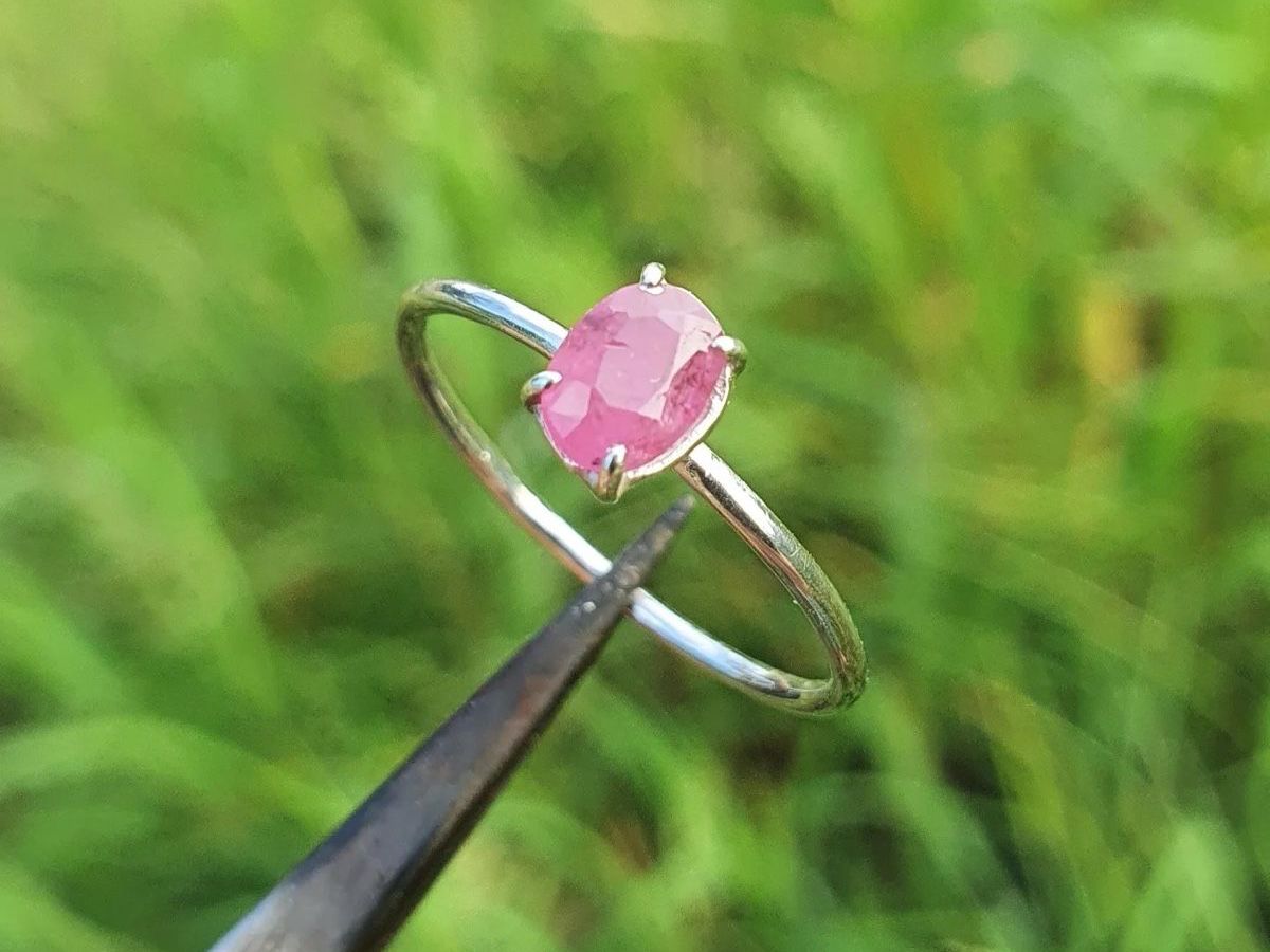Anelli: Unikat: Solitaire Silber Ring mit Pink Sapphir – Nuovo e nell'imballaggio originale da Olten venduto da Lulu_Amani 1