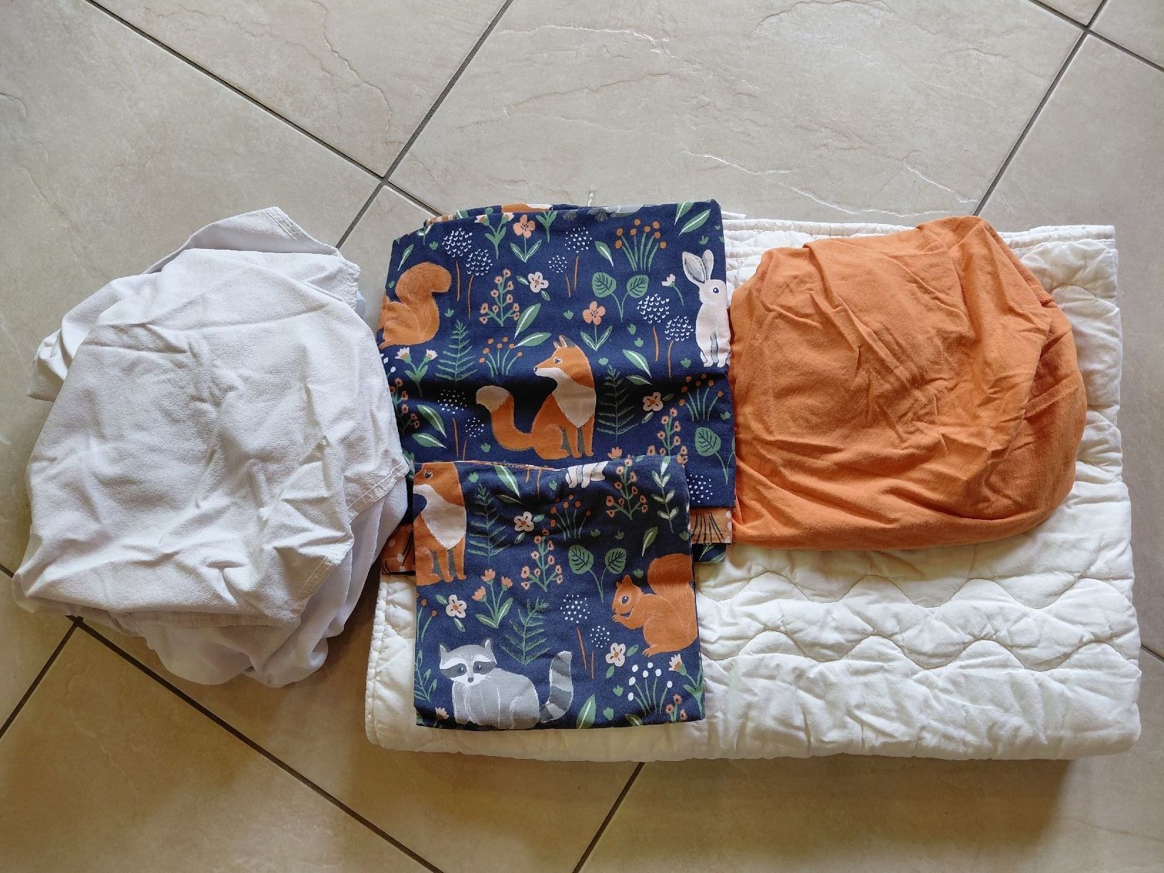 Biancheria da letto: Duvet bébé et linge de lit – Usato da Ovronnaz venduto da Ma-94-hey