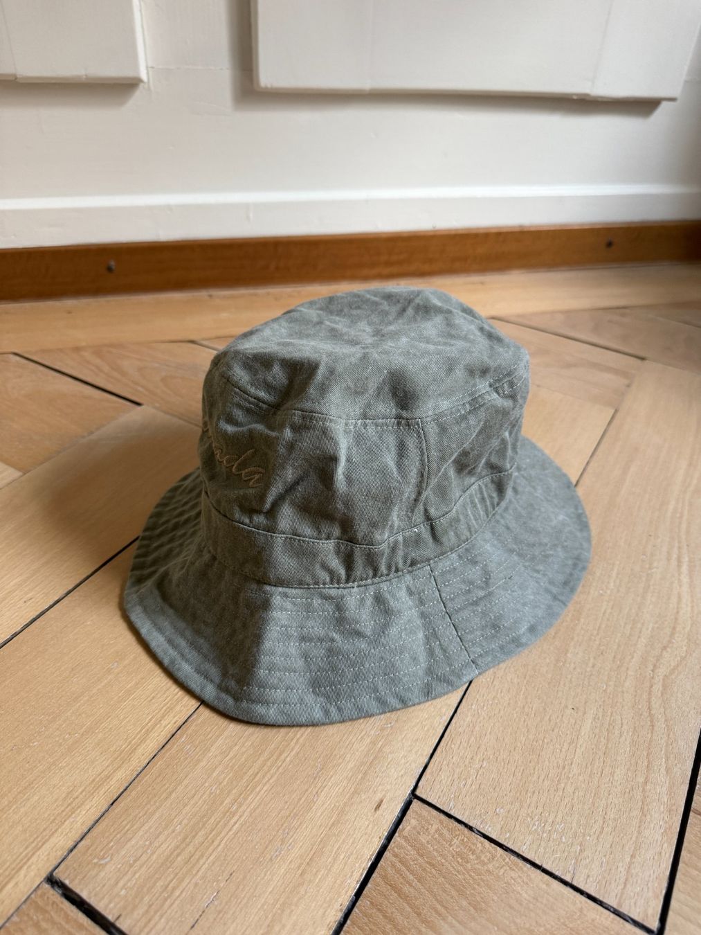 Hüte, Mützen & Caps: Canada Bucket Hat khakifarben – Gebraucht aus Zürich von Diazaio 1