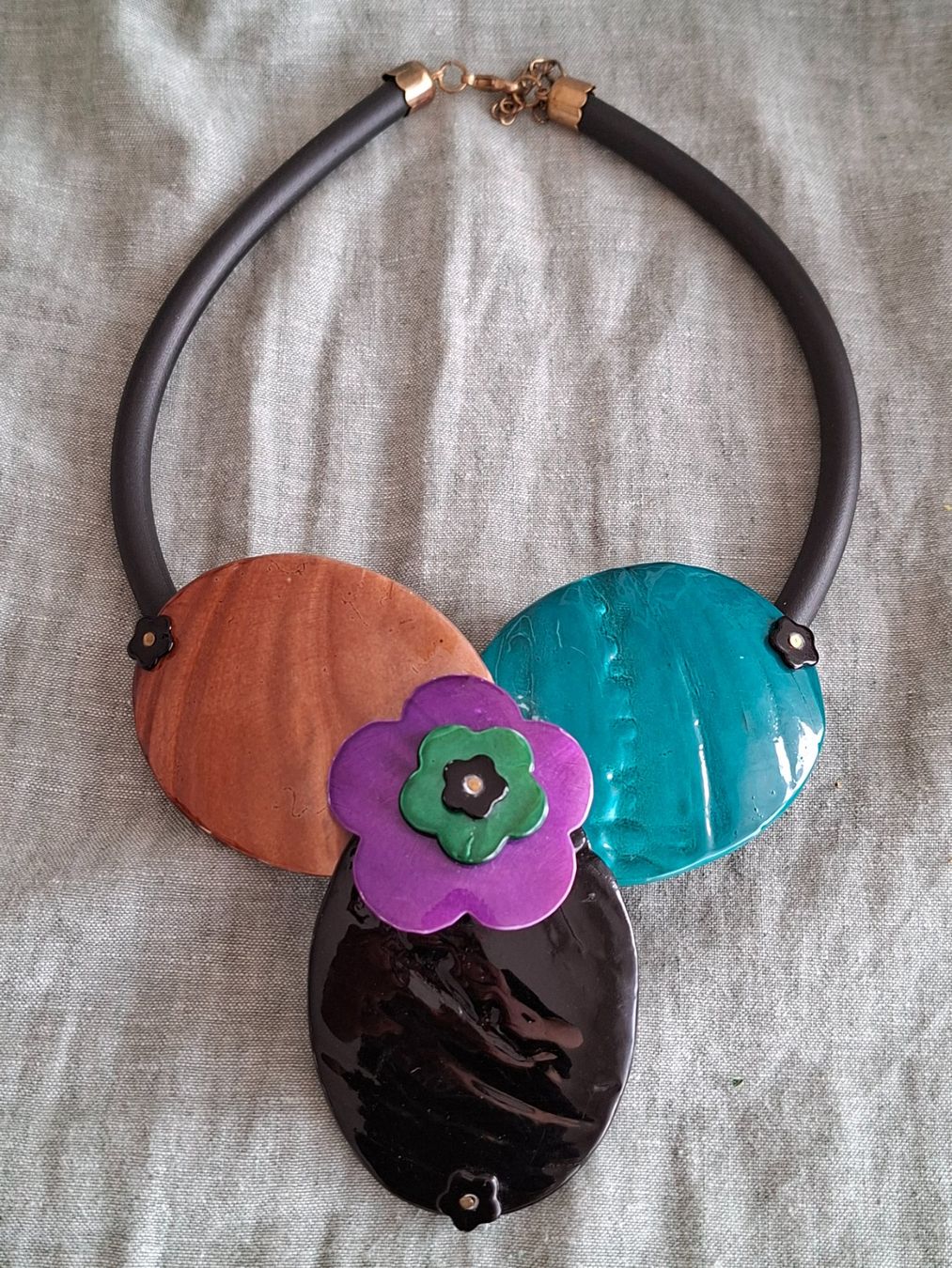 Catenine: Collier Statement Fleur Pop Art – Nuovo (secondo la descrizione) da Lutry venduto da Sim_Sta