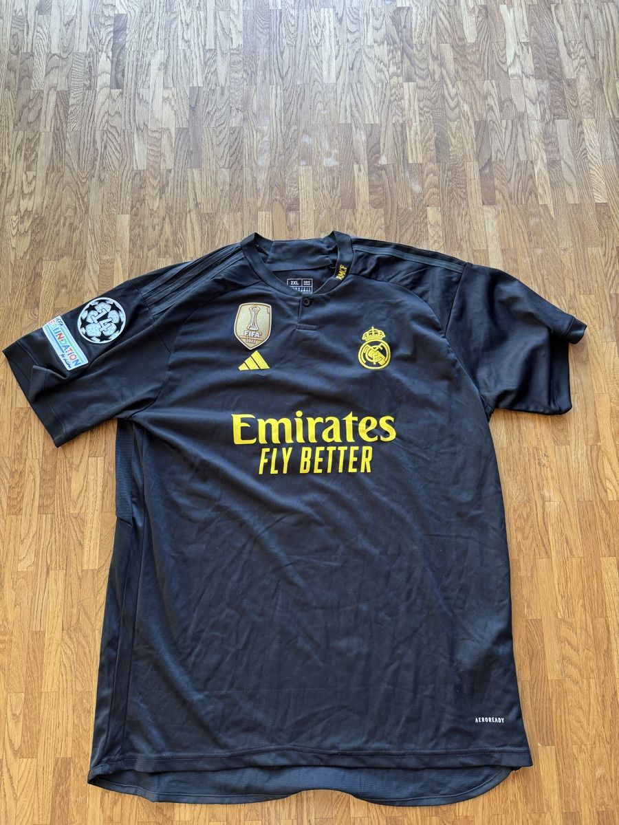 Leibchen & Hosen: Real Madrid Trikot Bellingham 5 – Gebraucht aus Zwingen von mpr_7ykk