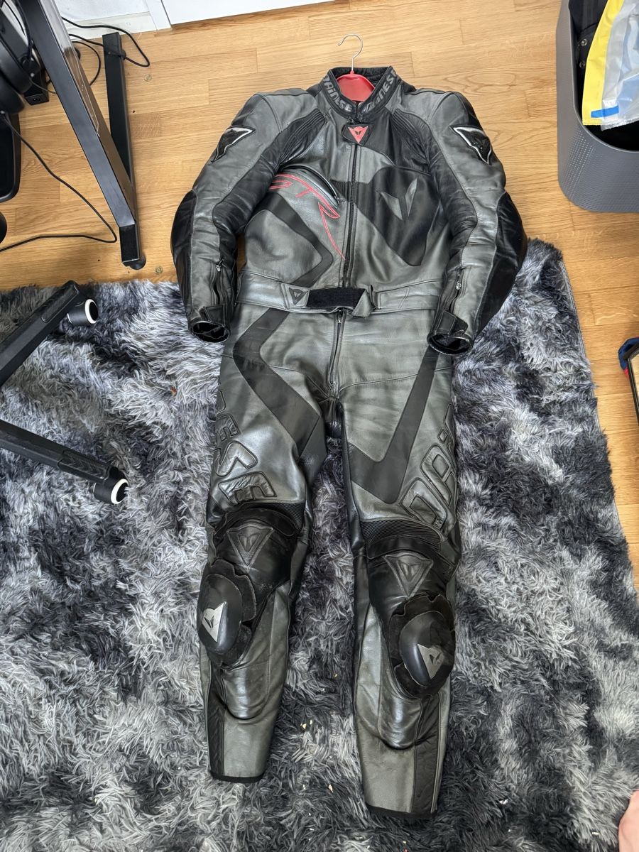Dainese Completi: Dainese Lederkombi gr.50 – Nuovo (secondo la descrizione) da Embrach venduto da vas_y2gz