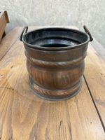Beau seau à charbon en cuivre, vintage, fait main Suisse!