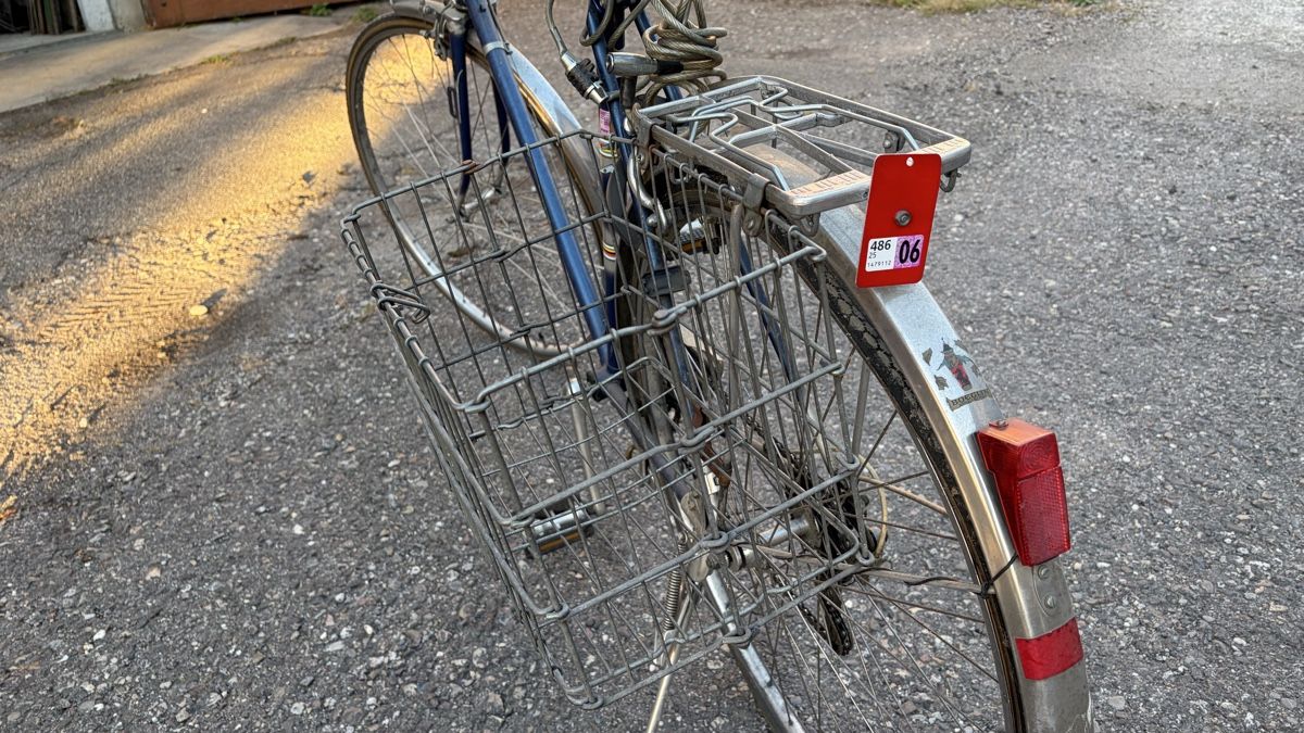 Biciclette: Oldtimer Velo blau mit Korb – Difettoso da Maisprach venduto da car_l2rm 1