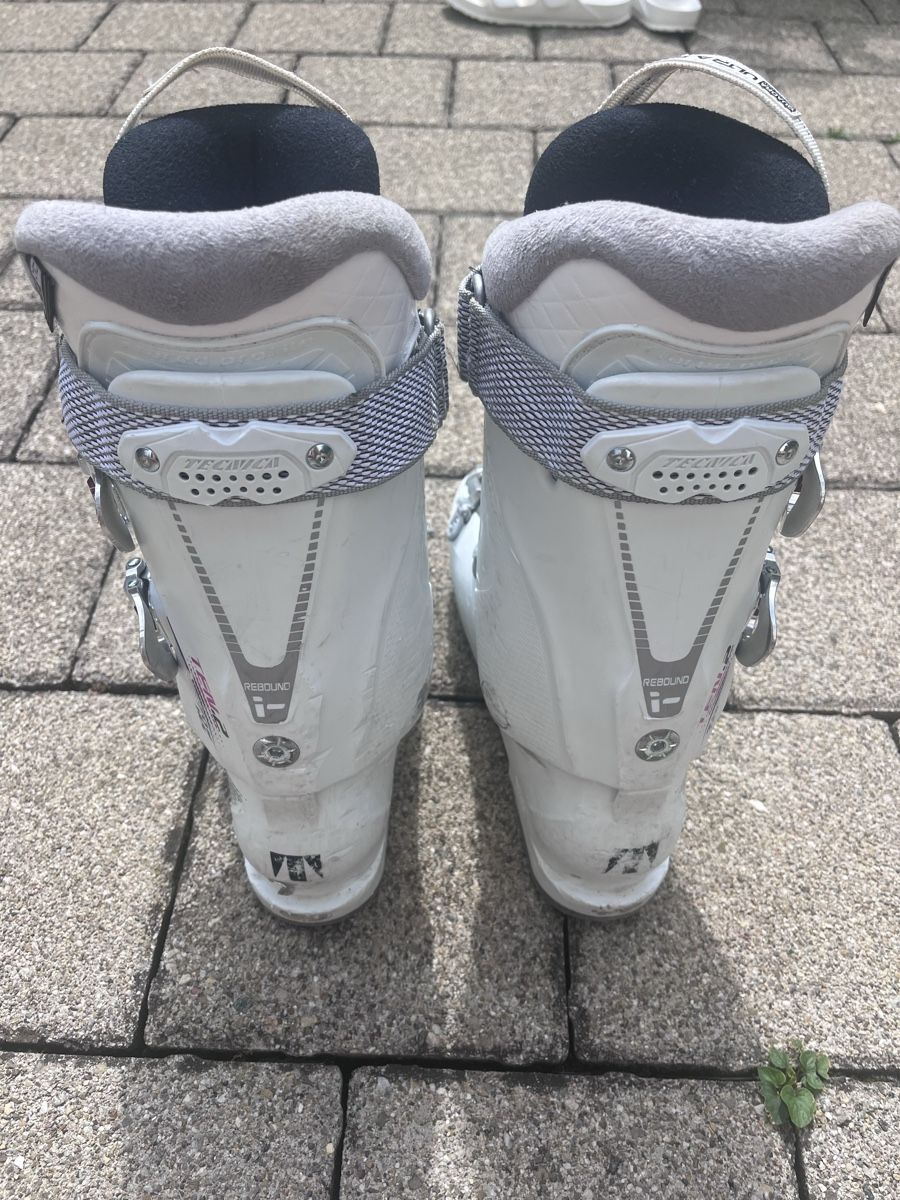 Tecnica Chaussures femmes: Skischuhe Tecnica – D'occasion à Henggart par aleessiaa.ju 1