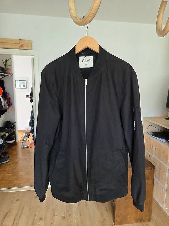Pull&Bear Giacche: Pull & Bear Bomberjacke schwarz Gr.XL dünn Trend – Usato da Ostermundigen venduto da wab_jxp5