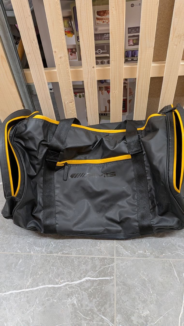 Mercedes-Benz Borse: Grosse Weekender Tasche Mercedes AMG – Usato da Dübendorf venduto da Mirkolino90