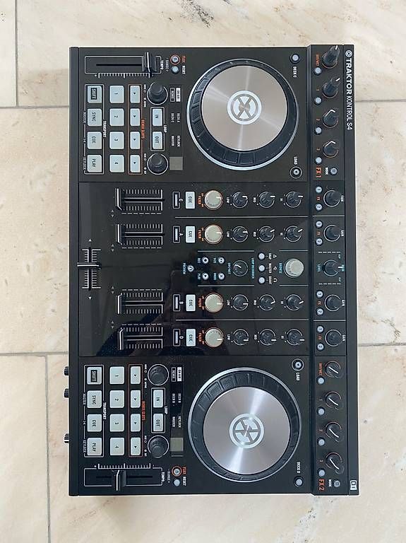 Console di mixaggio: TRAKTOR KONTROL S4 MK2 mit Rollkoffer – Usato da Rudolfstetten venduto da zsudo