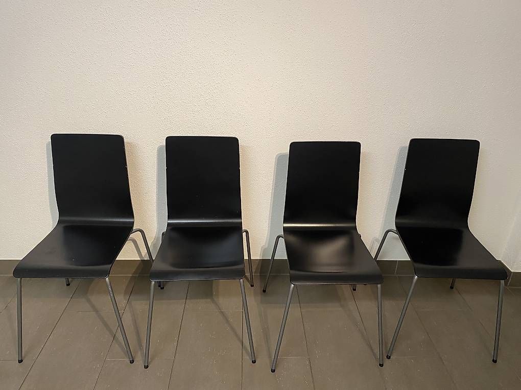 Chaises: Schwarze Stühle – D'occasion à Zuchwil par tgy_2qrg 1
