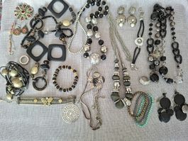 Grand lot de bijoux fantaisie vintage & statement