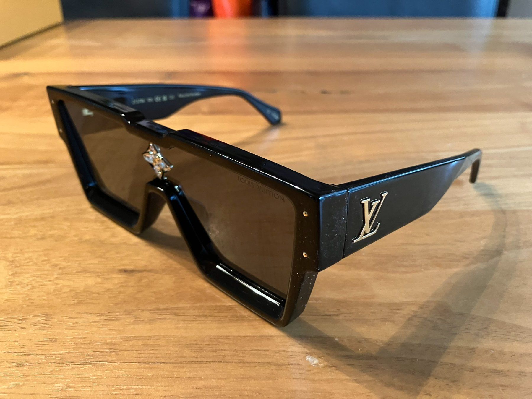 Louis Vuitton Occhiali & Lenti: Louis Vuitton Sonnenbrille schwarz – Nuovo e nell'imballaggio originale da Zäziwil venduto da Bewy1 1
