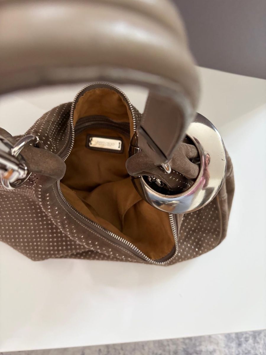 Jimmy Choo Borse da donna: Jimmy Choo Suede Hobo Beige Studs – Nuovo (secondo la descrizione) da Zürich venduto da koc_6l5j 4