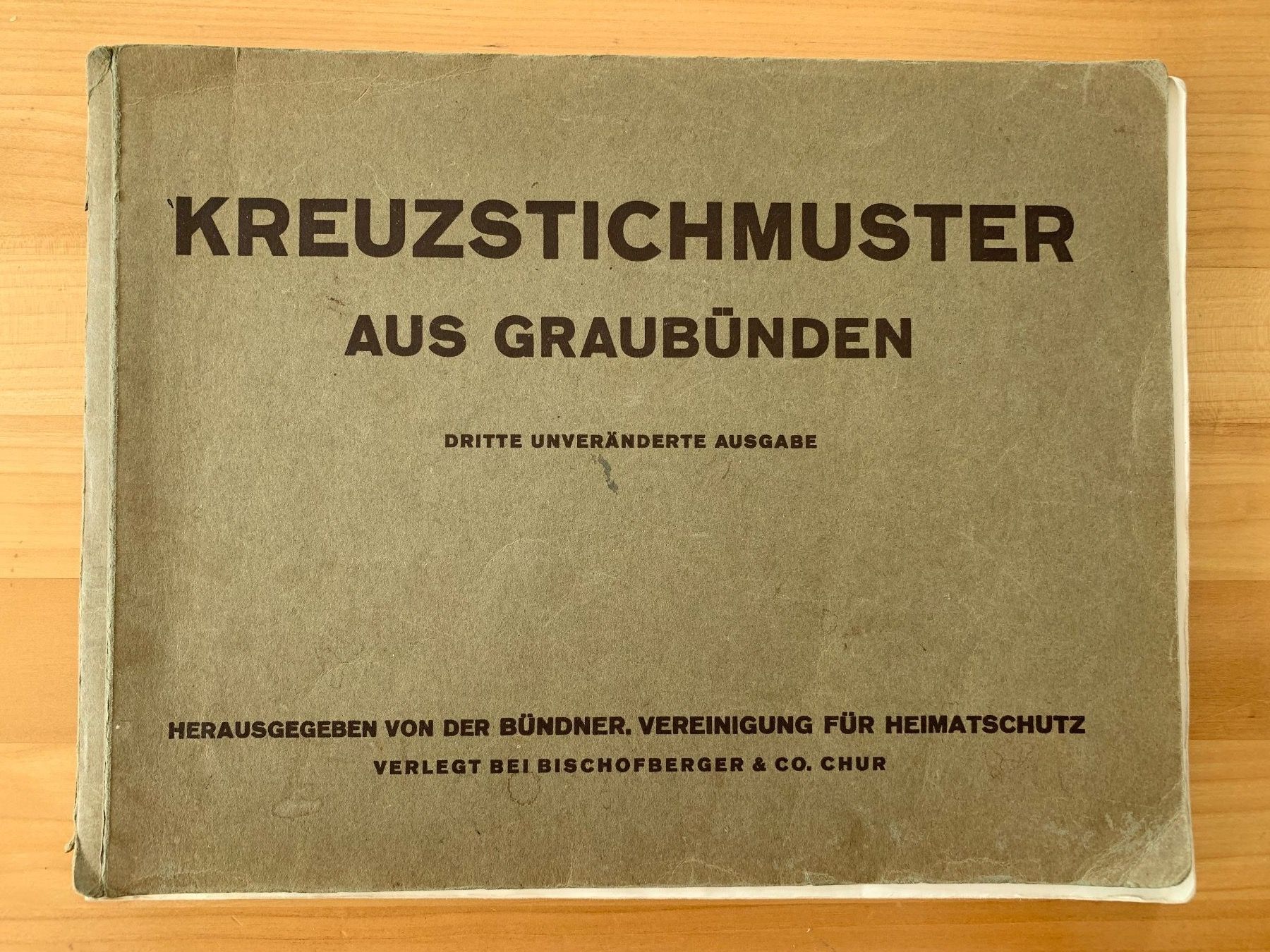 Libri: Kreuzstichmuster aus Graubünden – Usato da Zürich venduto da mirjamgg