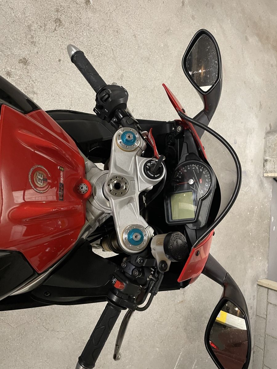 Strada: Aprilia RSV4 Factory – Usato da Sirnach venduto da Verchauf95 5