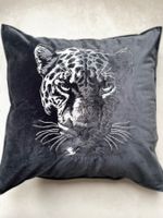 Samt-Zierkissen mit bestickter Panther