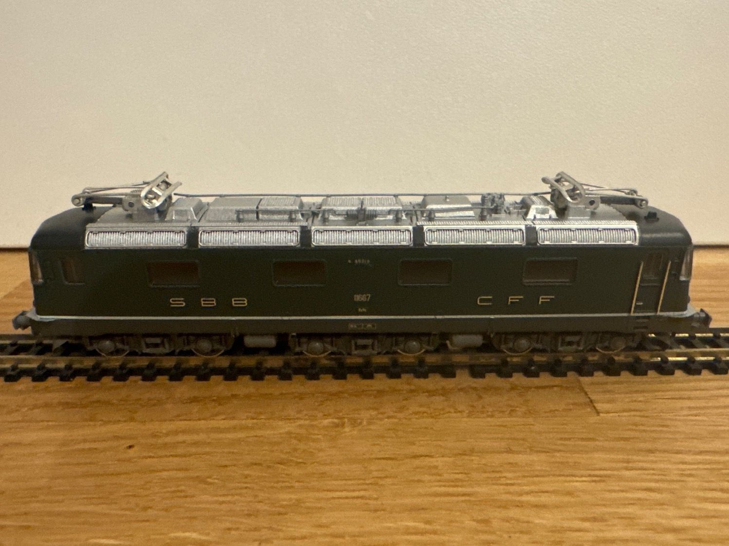 Hobbytrain Modellini di ferrovie: Hobbytrain 1101 Re 6/6 SBB 11667 "Bodio" – Nuovo e nell'imballaggio originale da Schlierbach venduto da Look8 3