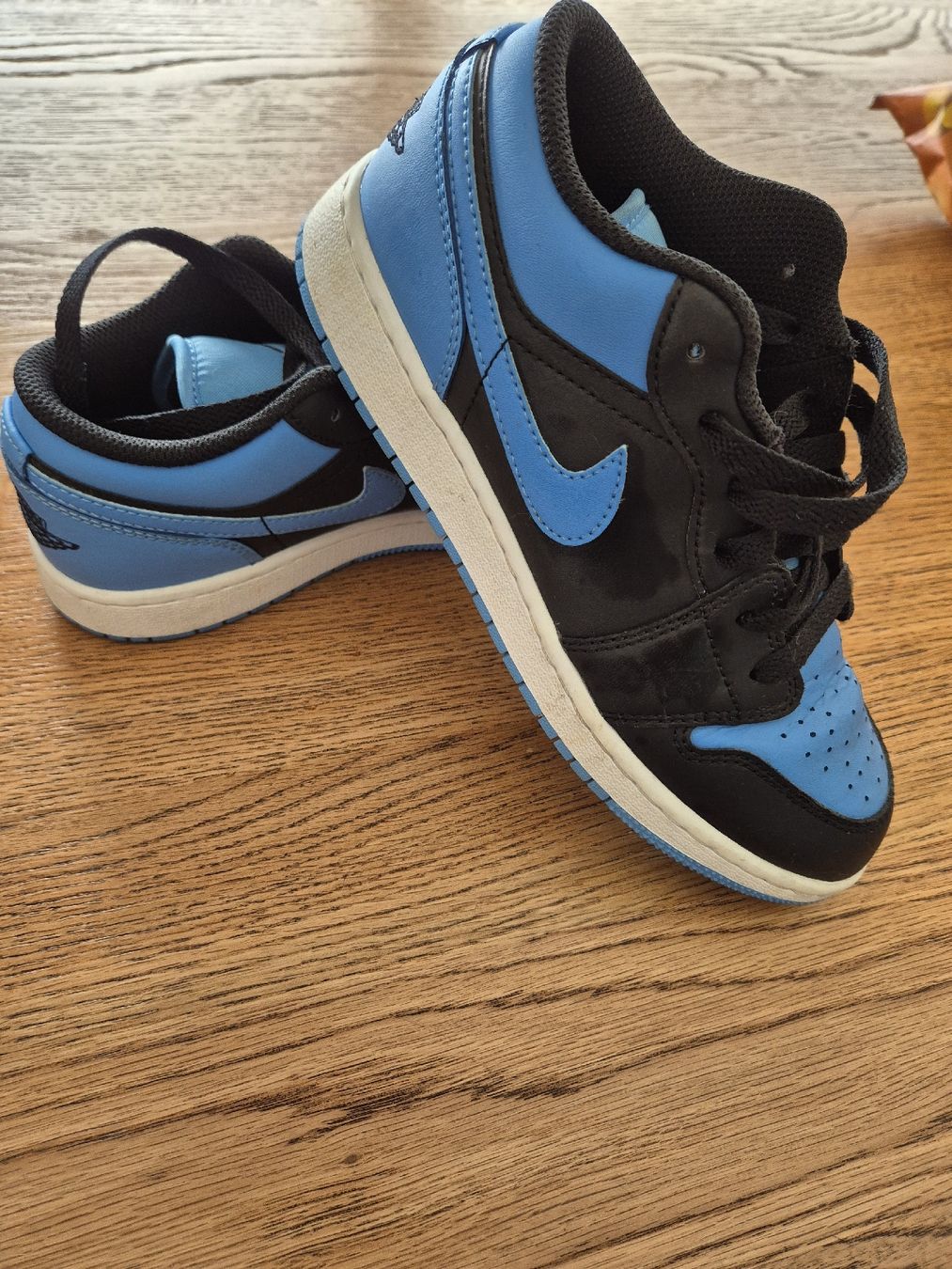 Jordan Scarpe per ragazzi: Nike Jordan Schuhe Grösse 36.5 Schwarz / Hellblau – Usato da Arni AG venduto da Zuerich010 5