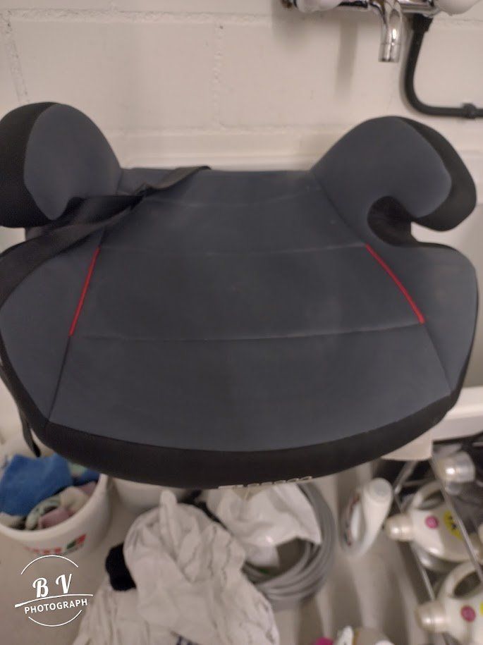 Seggiolini per auto: Osann Junior Isofix Kindersitzerhöhung – Usato da Sissach venduto da Remanka
