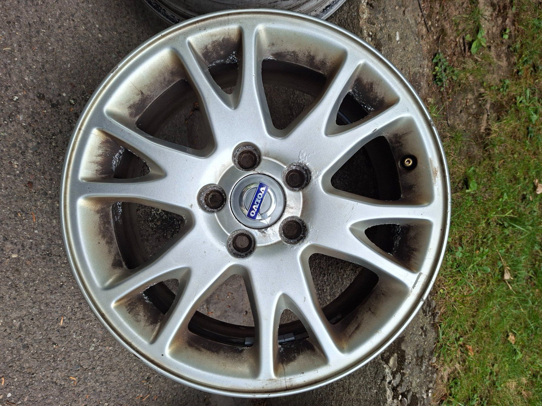 Volvo Cerchioni: 4×Original Volvo 16" Alufelgen – Usato da Zürich venduto da Cusin0 3