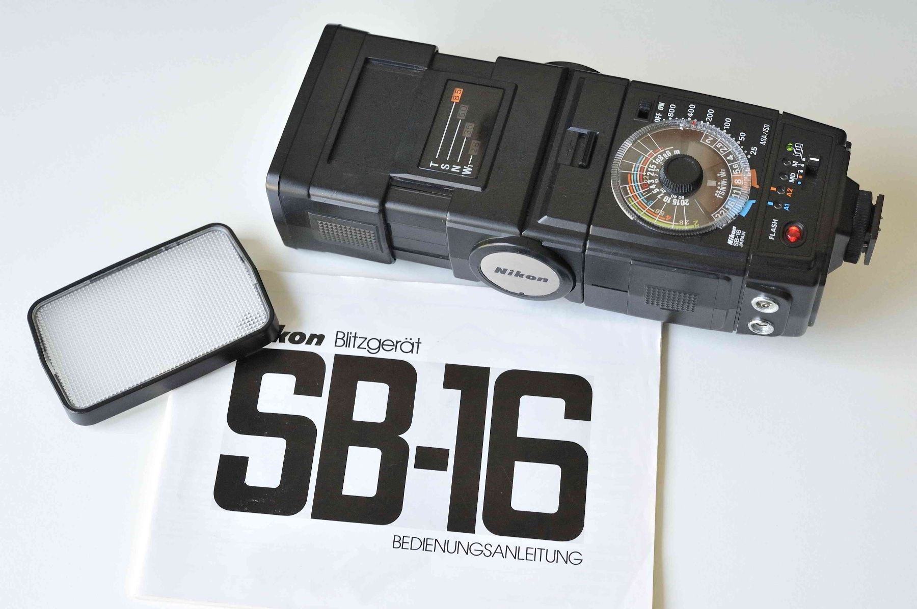 Nikon Flash: Nikon SB-16 Blitz (inkl. Weitwinkel Diffusor) – Usato da Schwerzenbach venduto da floridan 3