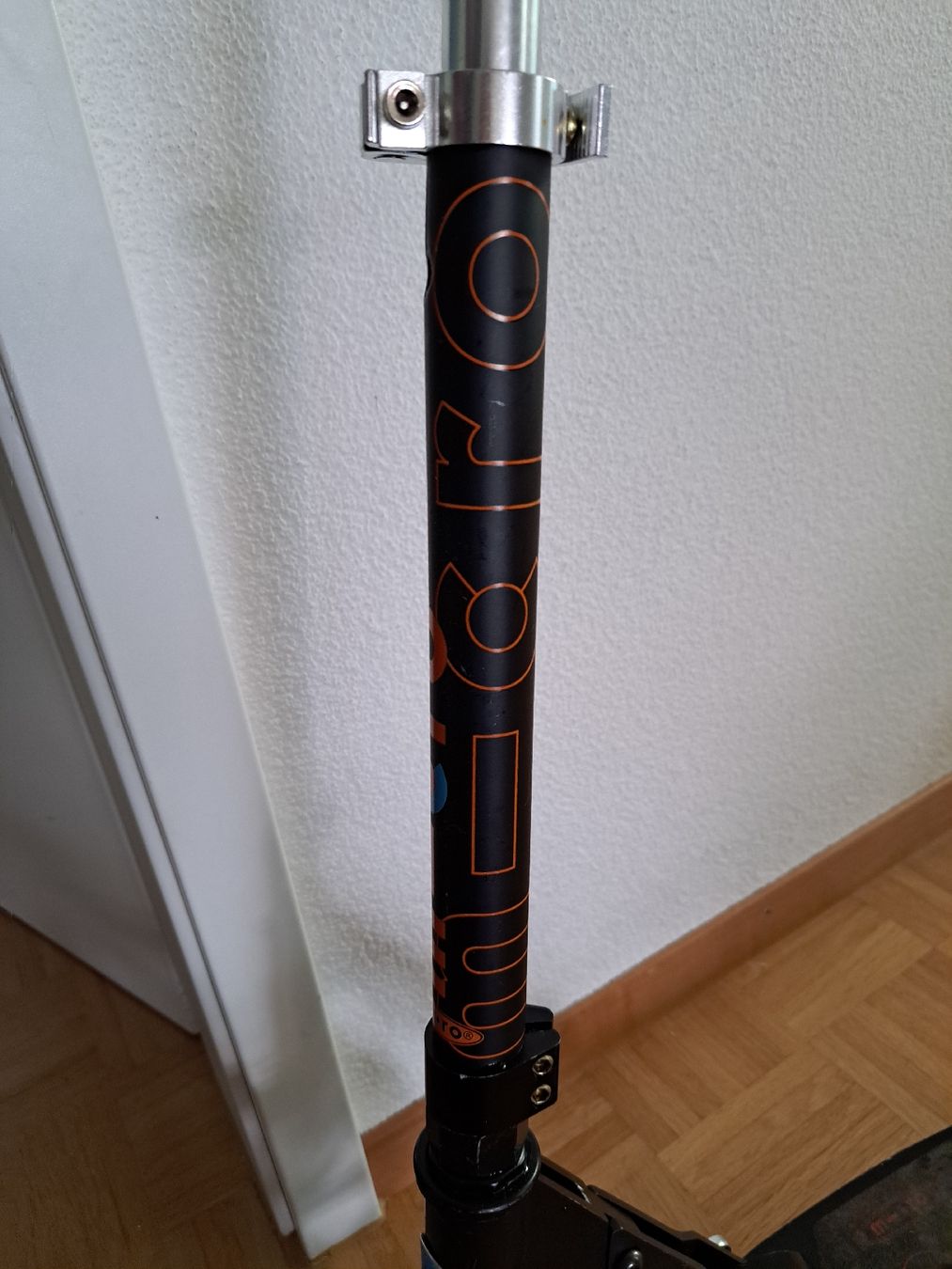 Scooters: Micro Trotti schwarz mit integriertem Schloss. – D'occasion à Münsingen par chrigu212 3