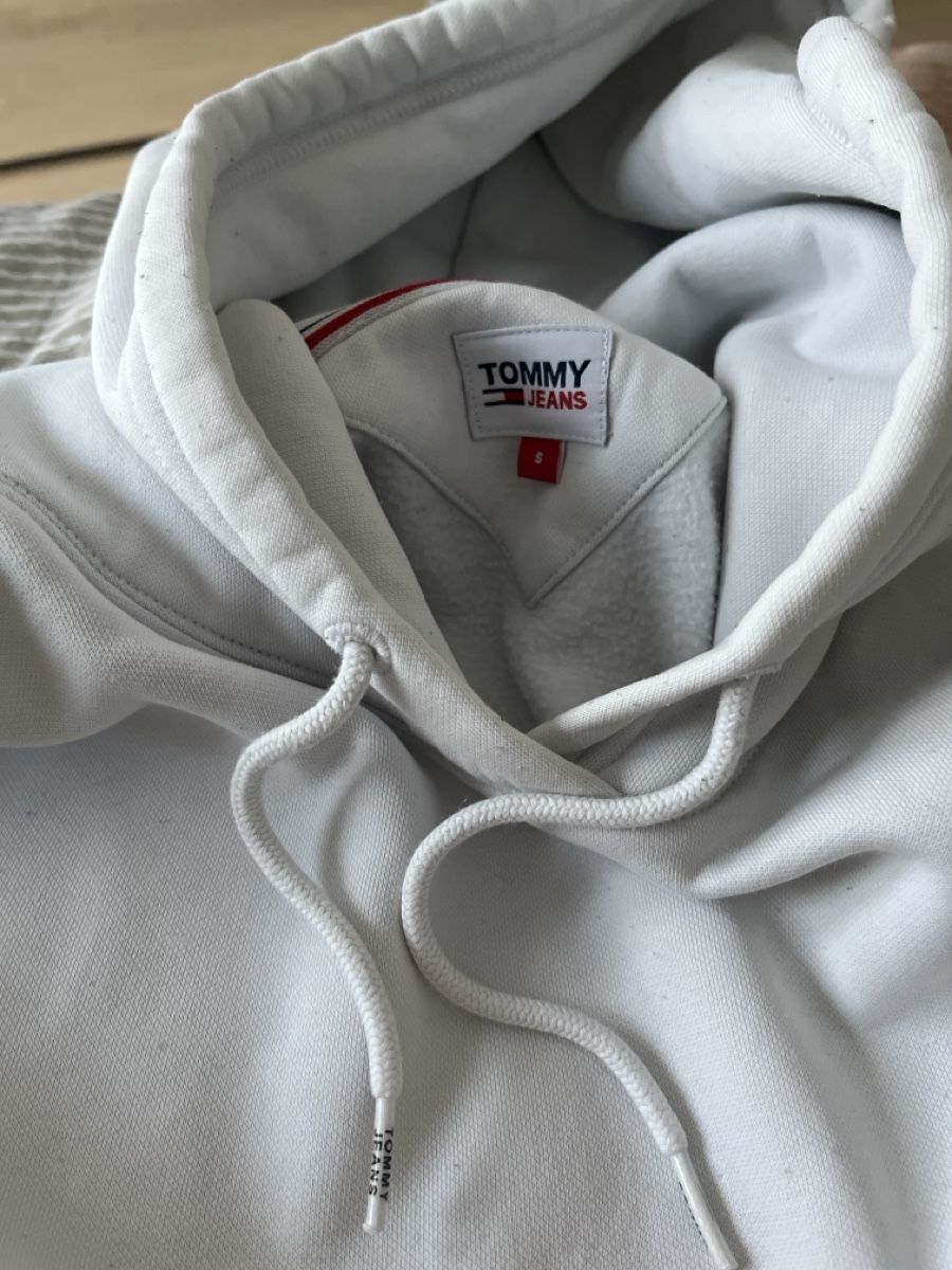 Tommy Hilfiger Maglioni & Felpe: Tommy Jeans Hoodie – Usato da Hombrechtikon venduto da Kaatja 2