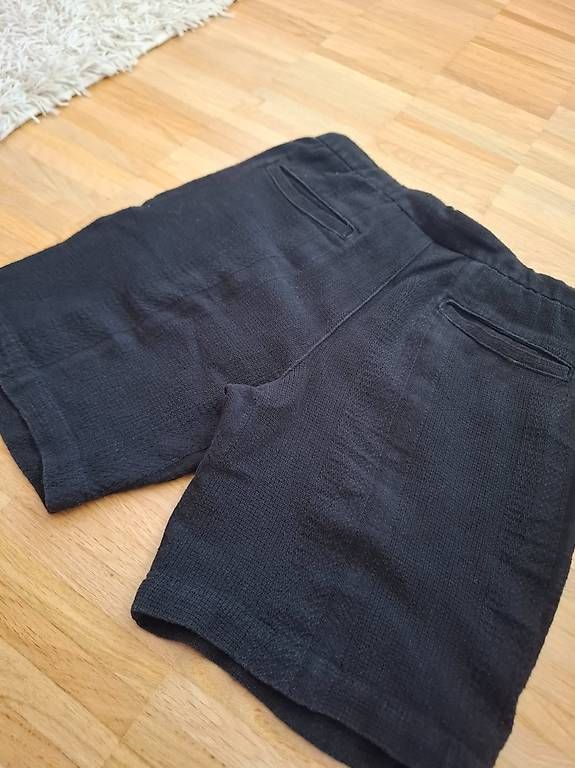 Pantaloni: Shorts CALLIOPE  – Usato da Niederuzwil venduto da Liberatopixel 1