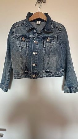 Jeansjacke mit Herzknöpfe in Gr. 116