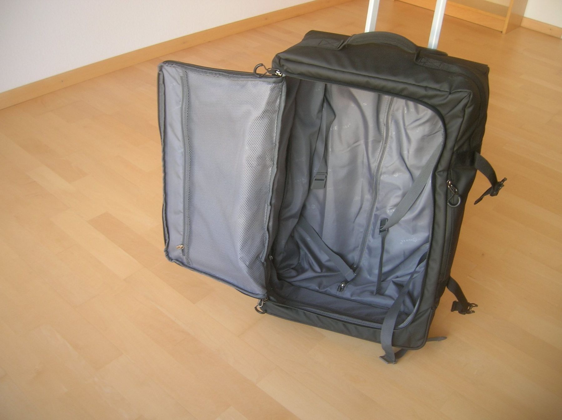 Reisekoffer: Rollkoffer 57L – Neu (gemäss Beschreibung) aus Uster von Amundsen 4