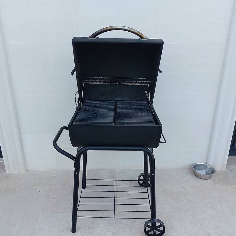 Griglie: Grill à charbon Tenneker – Usato da Bernex venduto da Weytras 2