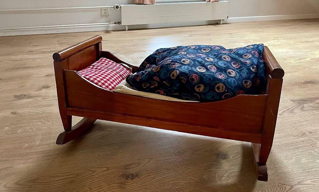 Voitures de poupées: Puppenbettchen - Wiege – D'occasion à Luzern par pat_28xl
