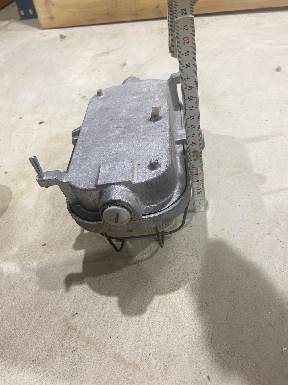 Lampade: Industrielampe Schutzkorb Metall – Difettoso da Dozwil venduto da Bach_4 2