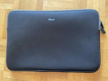 13-inch black laptop case