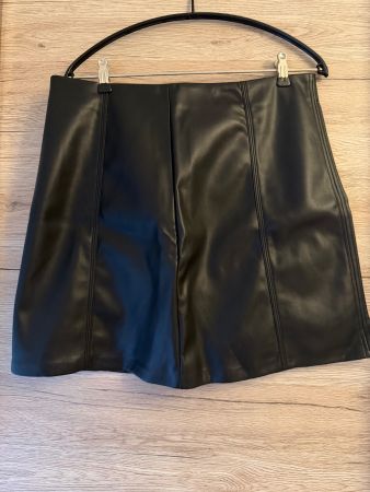 Schwarzer Mini-Rock in Leder-Optik, Gr. 40