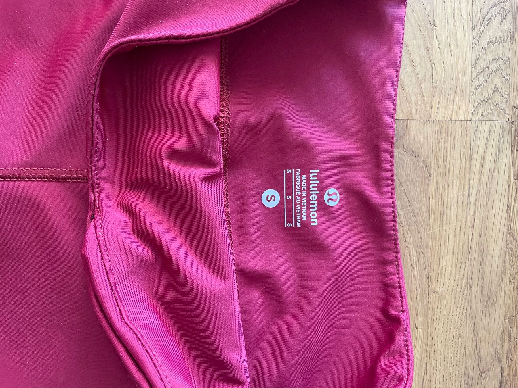 Lululemon Pantaloni: Lululemon Shorts bordeaux rot Grösse S – Usato da Männedorf venduto da bluebird35 2
