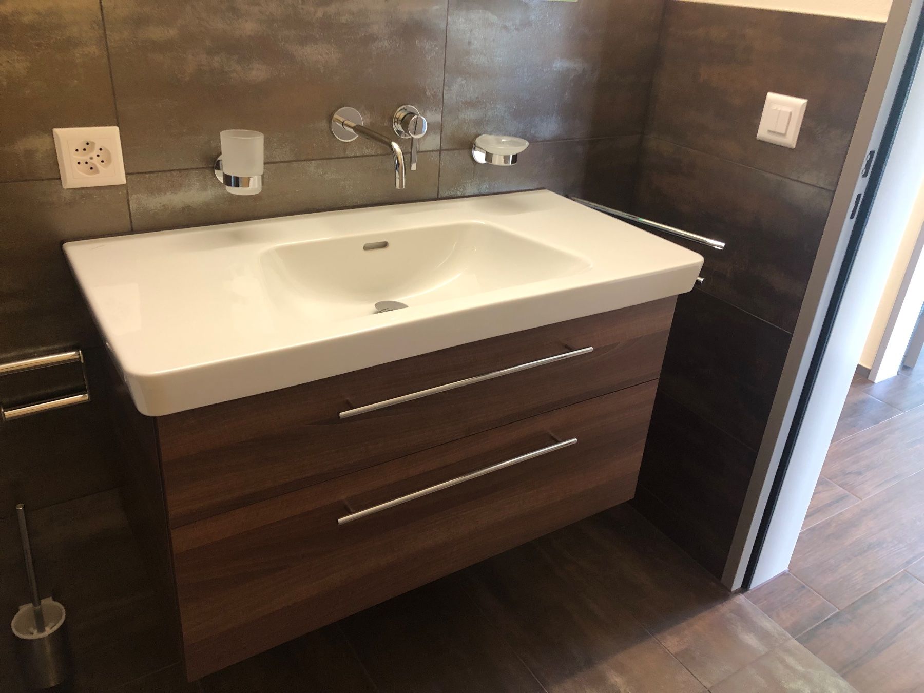 Alterna Mobili per bagno: Alterna Badmöbelset mit Wandmischer – Usato da Oberweningen venduto da Jelo