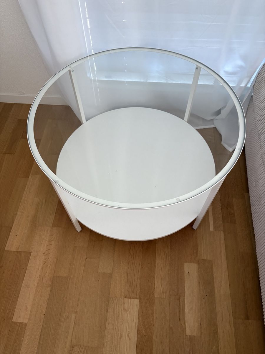 Ikea Tavoli: IKEA VITTSJÖ - Wohnzimmertisch, Sofa, Couch, weiß, rund – Usato da Burgdorf venduto da Shawndx